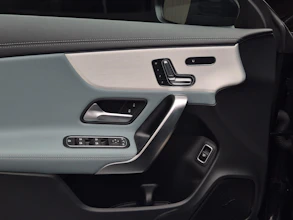 https://vehicle.imgix.net/4385386/d49154bc-6058-4b87-84a8-ce0840a6ab6d.jpg