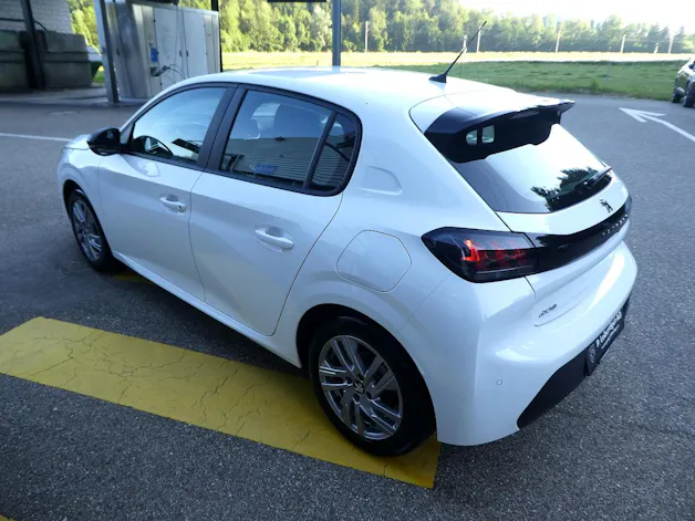 Peugeot 208 1.2 PureTech 100 Active Pack EAT8
