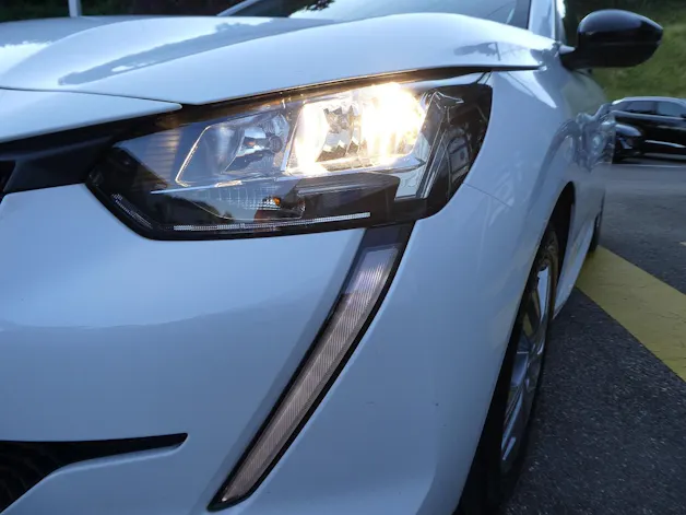 Peugeot 208 1.2 PureTech 100 Active Pack EAT8