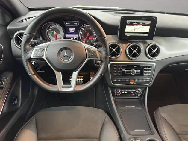 Mercedes-Benz GLA 250 AMG Line 4m