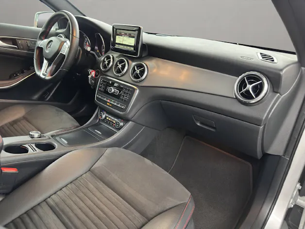 Mercedes-Benz GLA 250 AMG Line 4m