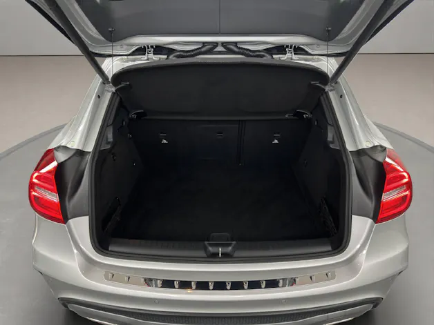 Mercedes-Benz GLA 250 AMG Line 4m