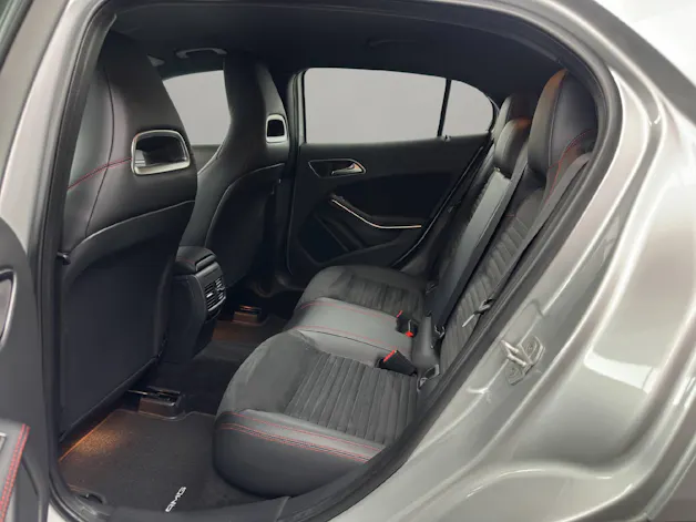 Mercedes-Benz GLA 250 AMG Line 4m