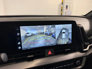 https://vehicle.imgix.net/4385460/138154fd-a3f7-4237-8592-60f56ae0377e.jpeg