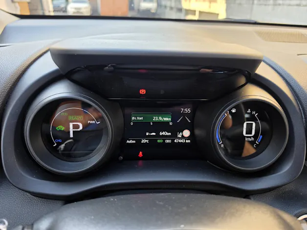 Toyota Yaris 1.5 VVT-i HSD Trend