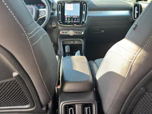 Volvo XC40 2.0 B3 MH Plus Dark