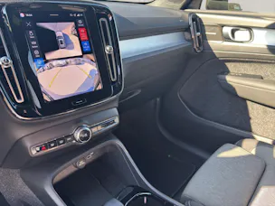 Volvo XC40 2.0 B3 MH Plus Dark
