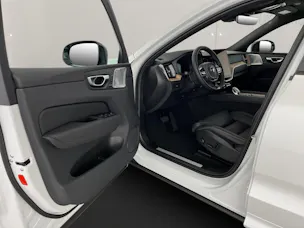 Volvo XC60 2.0 B5 MH Ultra Dark AWD