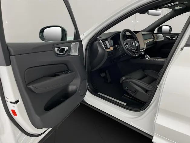 Volvo XC60 2.0 B5 MH Ultra Dark AWD