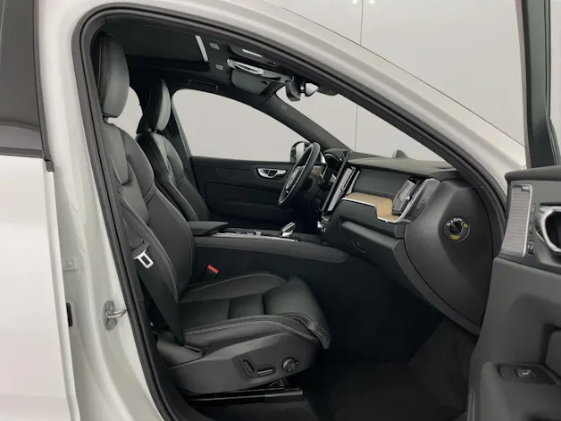 Volvo XC60 2.0 B5 MH Ultra Dark AWD