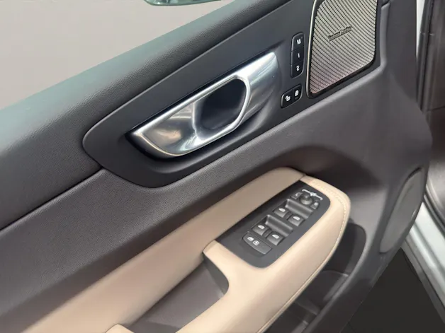 Volvo XC60 2.0 B5 MH Plus Dark AWD