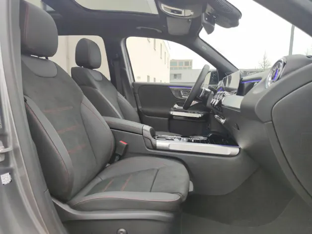 MERCEDES-BENZ GLB 220 d AMG Line 4Matic