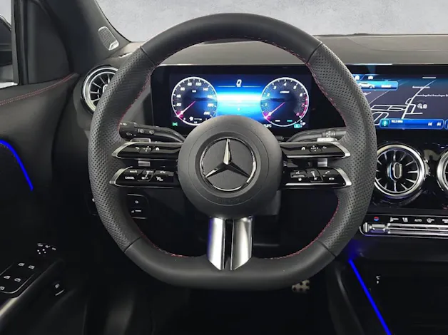 Mercedes-Benz GLA 200 AMG Line Night Star