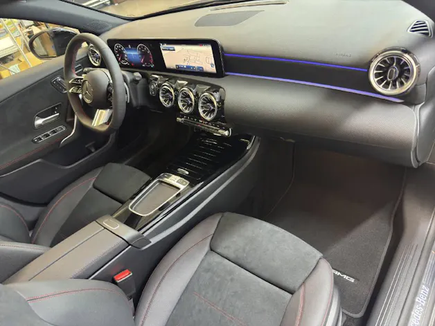 MERCEDES-BENZ A 200 AMG Line Night Star