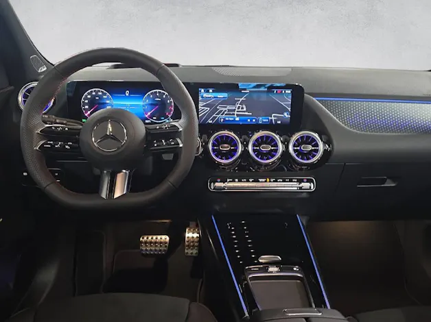 Mercedes-Benz GLA 200 AMG Line Night Star