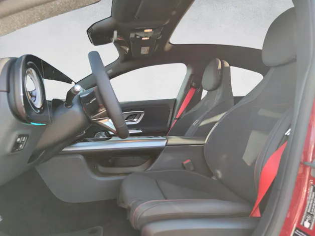 MERCEDES-BENZ CLA 220 AMG Line 4Matic