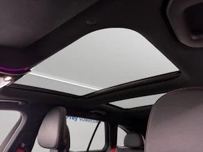 https://vehicle.imgix.net/4386018/7634b83c-8cc2-4a49-80e7-7ac86dd6c60a.jpg