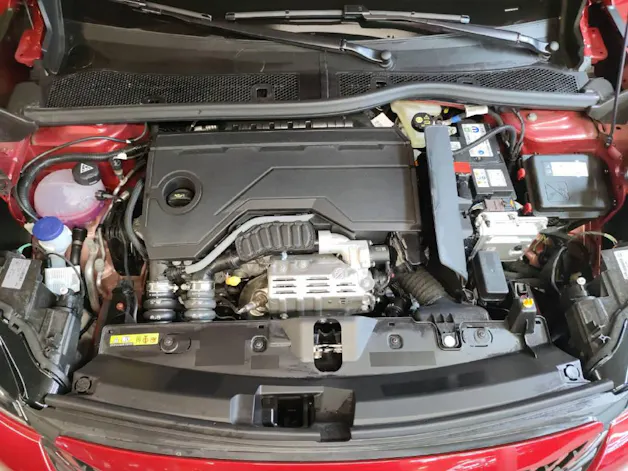 Peugeot 2008 1.2 Hybrid 145 Allure