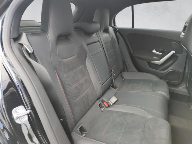 MERCEDES-BENZ A 250 AMG Line 4Matic