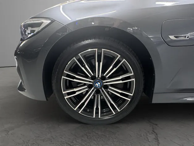 BMW 320e SAG