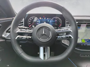 MERCEDES-BENZ E 300 de AMG Line 4Matic T-Modell