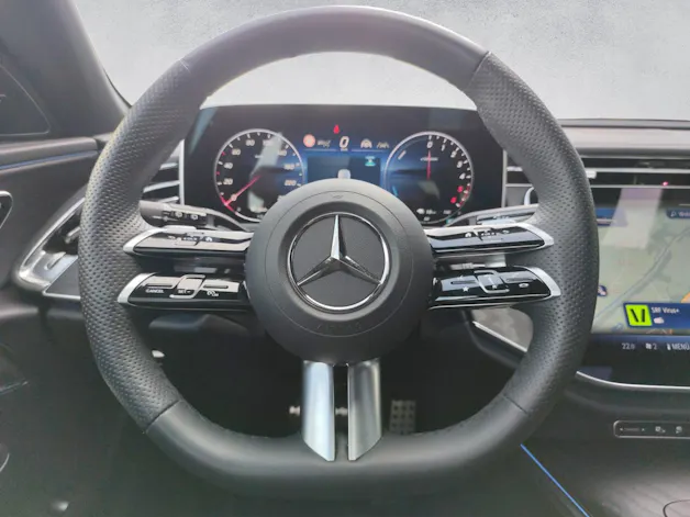 MERCEDES-BENZ E 300 de AMG Line 4Matic T-Modell