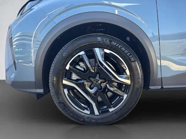 PEUGEOT 5008 e-Allure Premium AWD