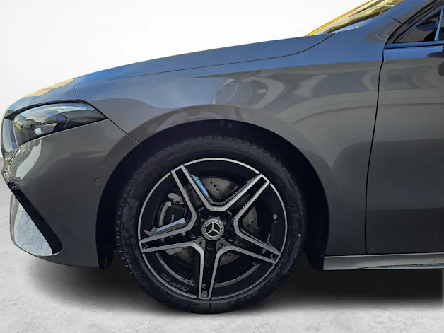 MERCEDES-BENZ A 220 4MATIC AMG Line