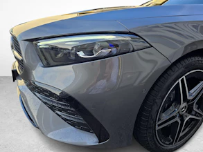 https://vehicle.imgix.net/4386136/d17341e0-b451-48f9-b286-e1be0a864321.jpg