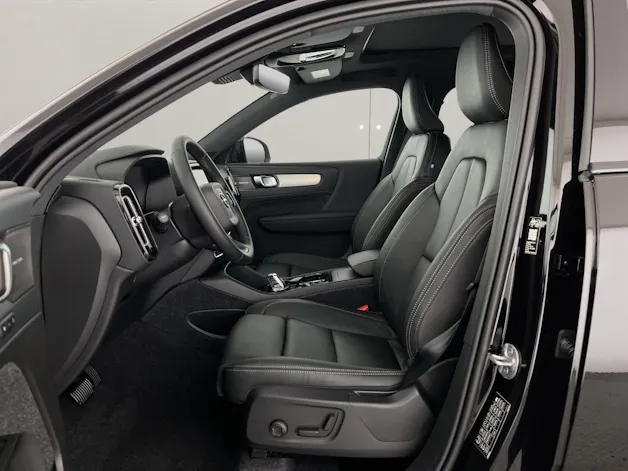 Volvo XC40 2.0 B3 MH Plus Dark