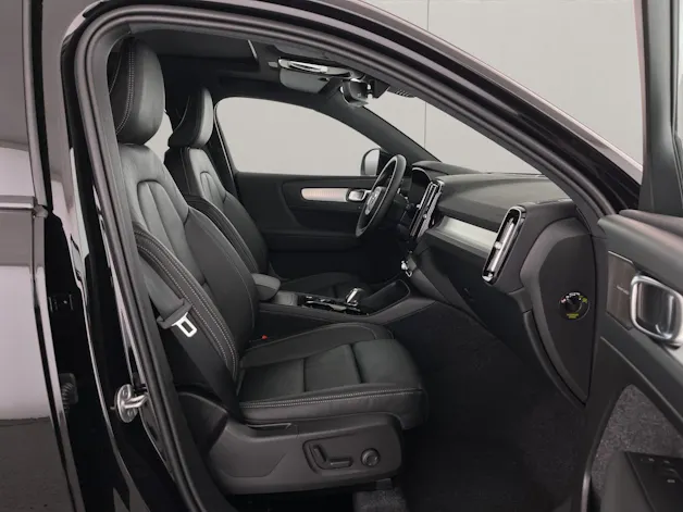 Volvo XC40 2.0 B3 MH Plus Dark