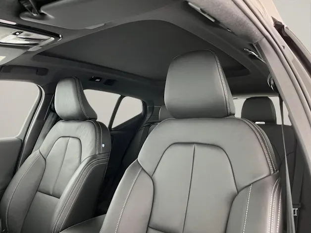 Volvo XC40 2.0 B3 MH Plus Dark