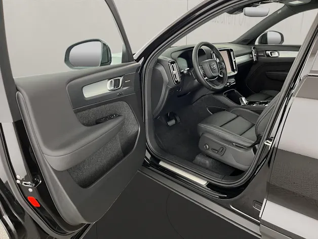 Volvo XC40 2.0 B3 MH Plus Dark