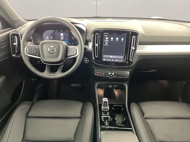 Volvo XC40 2.0 B3 MH Plus Dark