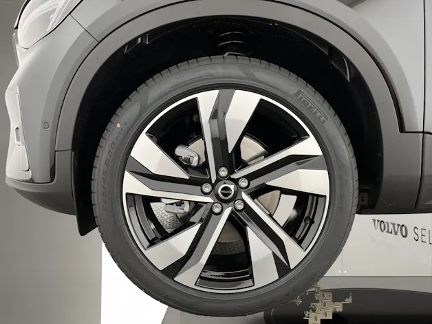 Volvo XC40 2.0 B3 MH Plus Dark