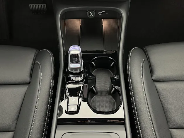 Volvo XC40 2.0 B3 MH Plus Dark