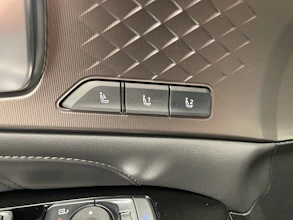 https://vehicle.imgix.net/4386384/9054128a-6582-418c-8743-36bb50602394.jpg