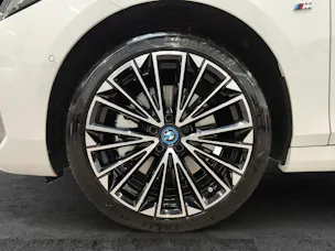BMW 230e xDrive paddles Active Tourer