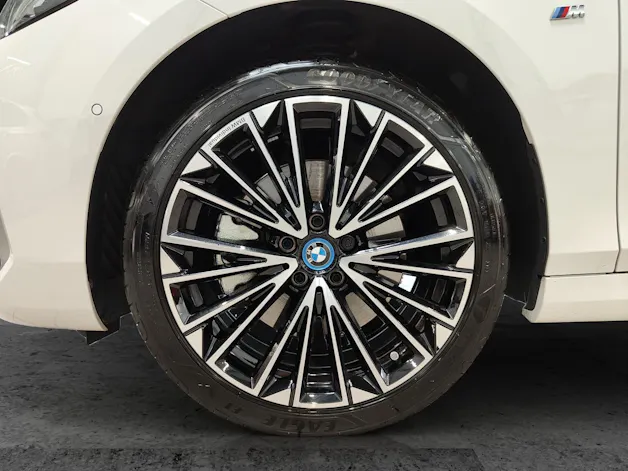 BMW 230e xDrive paddles Active Tourer