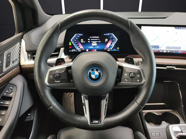 BMW 230e xDrive paddles Active Tourer
