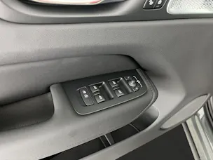 VOLVO XC60 2.0 T8 TE Ultra Dark eAWD