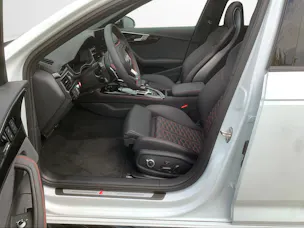 Audi RS4 Avant quattro tiptronic