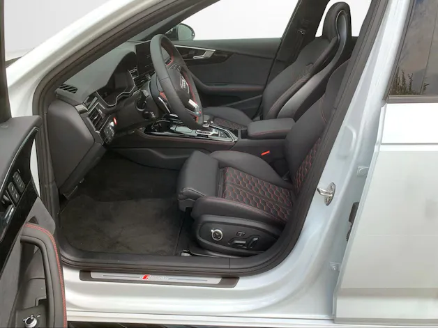 Audi RS4 Avant quattro tiptronic