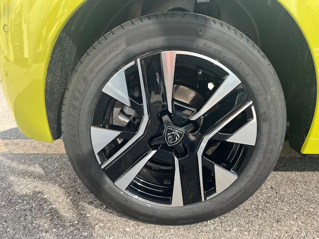 Peugeot 208 1.2 Hybrid Allure Premium