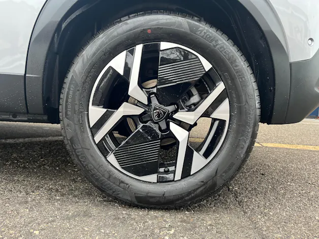Peugeot 2008 1.2 Hybrid Allure Premium