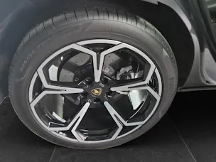 Lamborghini Urus E-Gear
