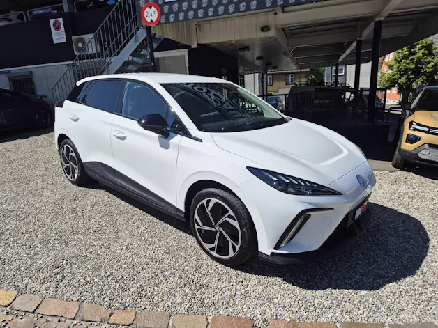 MG 4 64kWh Premium