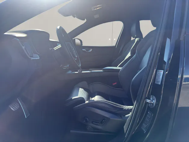 Volvo XC60 2.0 B5 MH R-Design AWD .