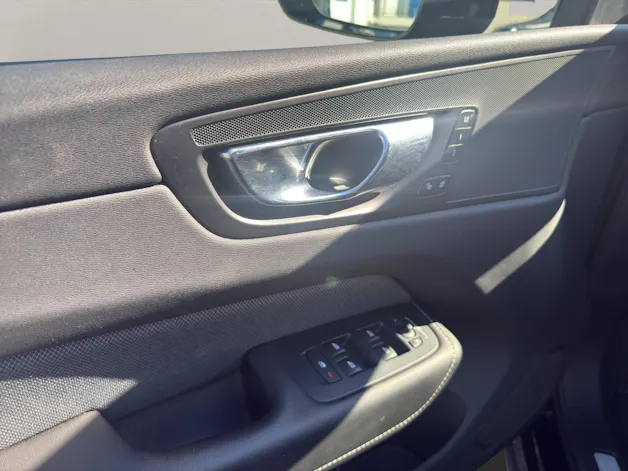 Volvo XC60 2.0 B5 MH R-Design AWD .