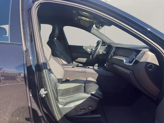 Volvo XC60 2.0 B5 MH R-Design AWD .